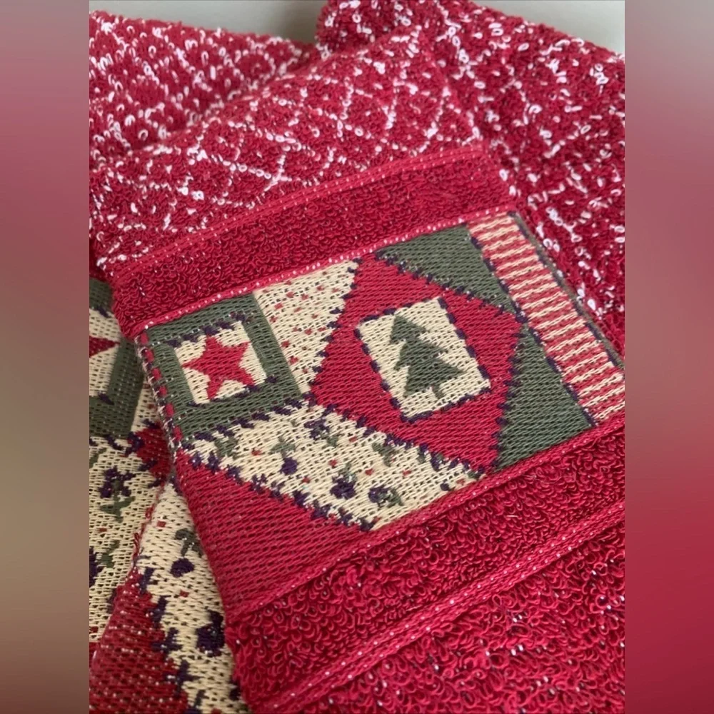 Santens VTG Christmas Tree Quilt Pattern Red Cotton Woven Bath Towels Set of 3
